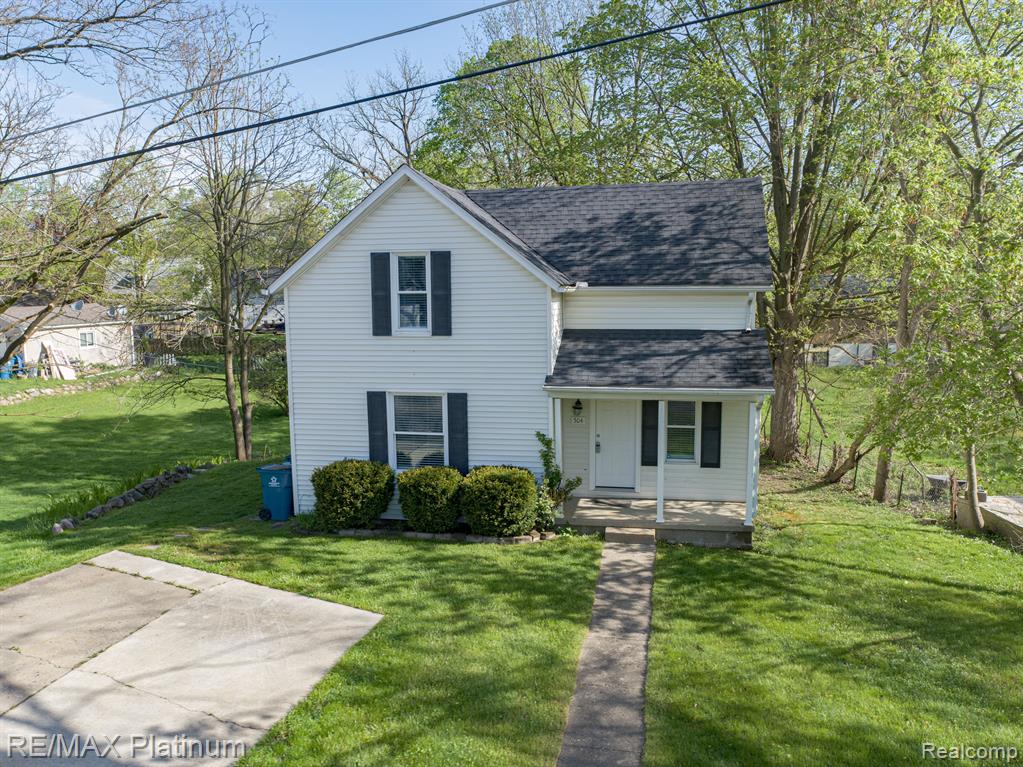 504 Front Street, Holly, MI 48442 — front exterior