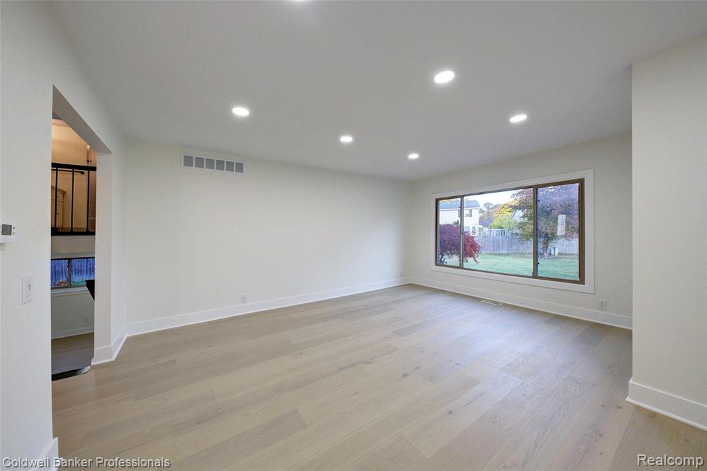 5076 Tyler Drive, Troy, MI 48085 — Photo 14
