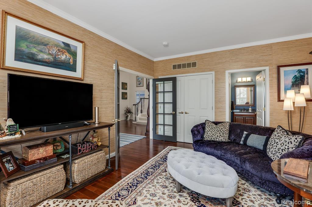 16964 LOCHMOOR Circle E, Northville, MI 48168 — Photo 13