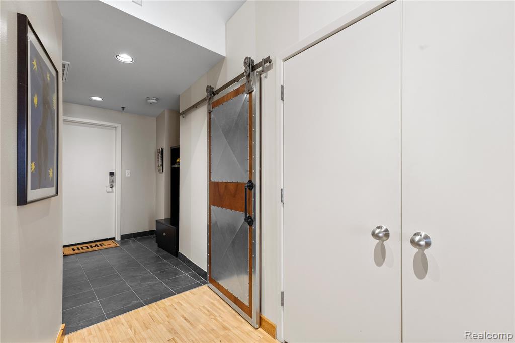 200 River Place Drive, 15, Detroit, MI 48207 — Photo 2