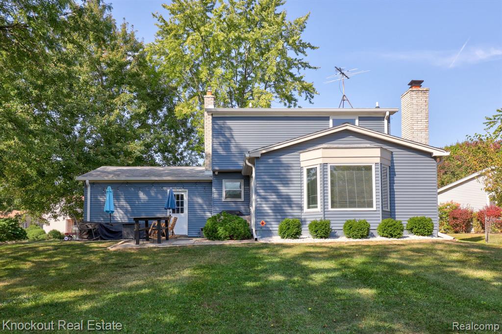 6157 Barker Circle, Waterford, MI 48329 — Photo 38