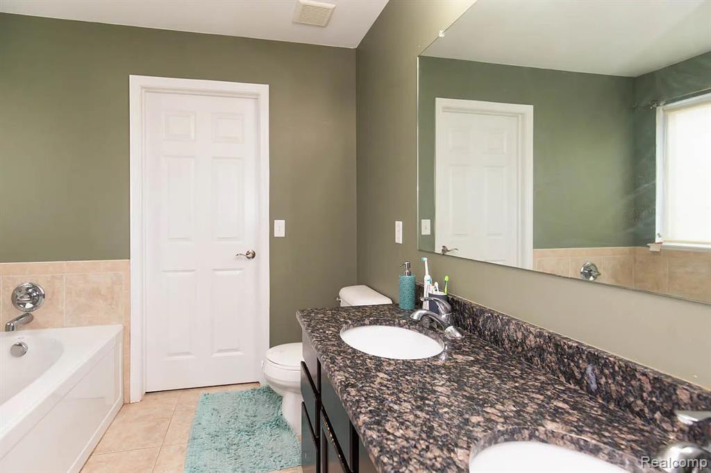 51123 Brompton, Novi, MI — Photo 14