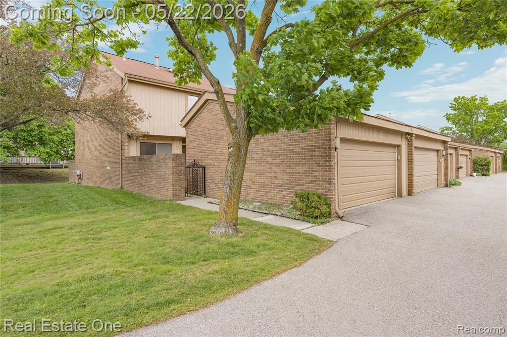 5345 Wright Way W, West Bloomfield, MI — Photo 2