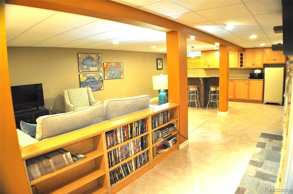 3593 Meadowleigh Lane, Waterford, MI 48329 — Photo 30