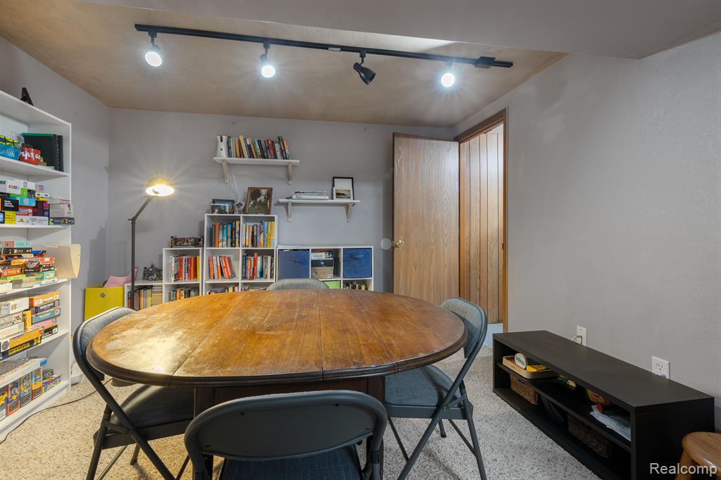 400 CLARENDON Street, Ann Arbor, MI 48103 — Photo 24