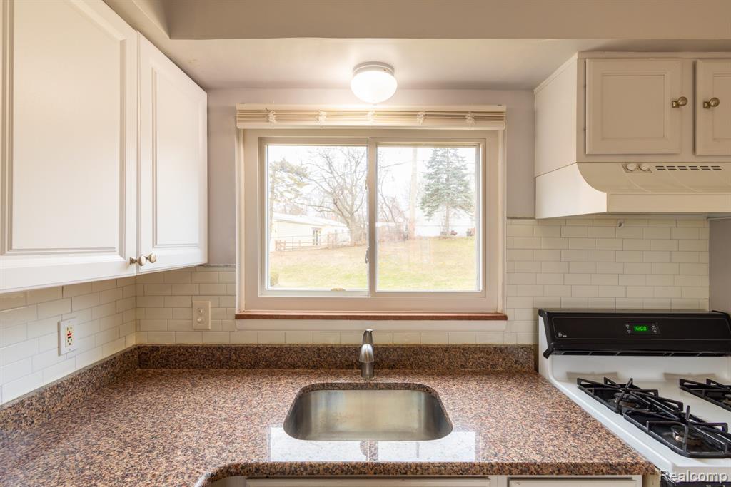 495 Miller Avenue, Apt. 104, Rochester, MI 48307 — Photo 9
