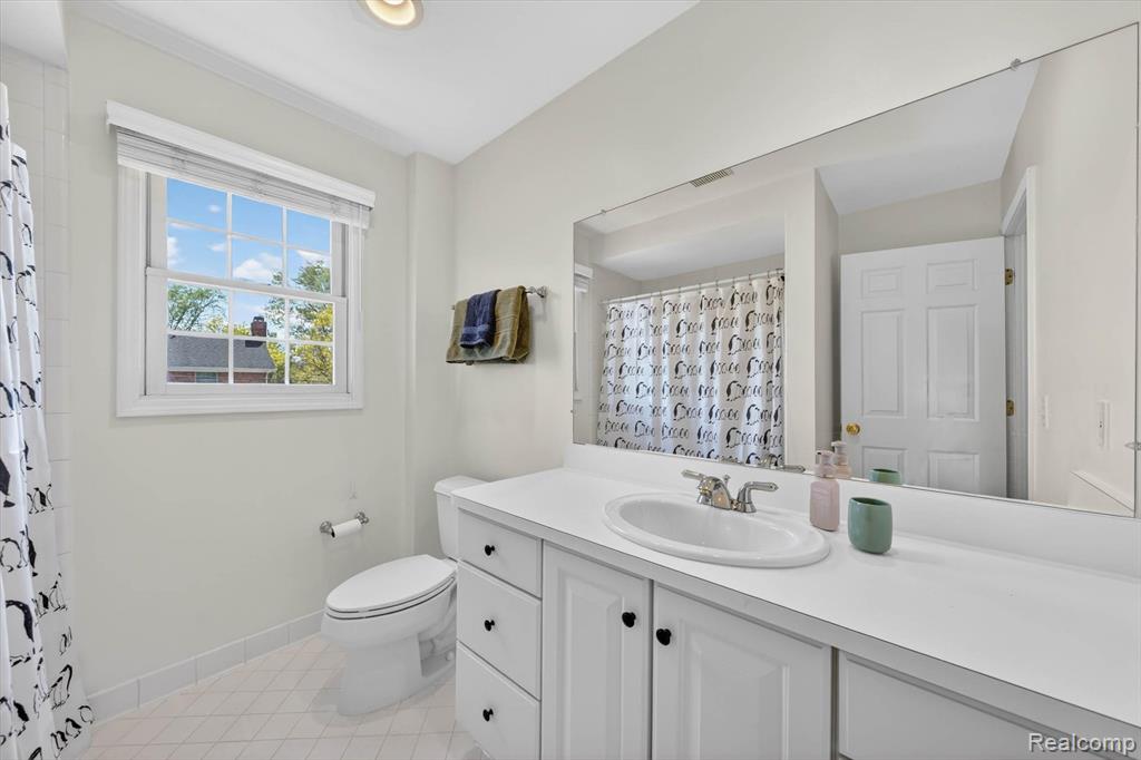 1112 Vernier Road, Grosse Pointe Woods, MI 48236 — Photo 23