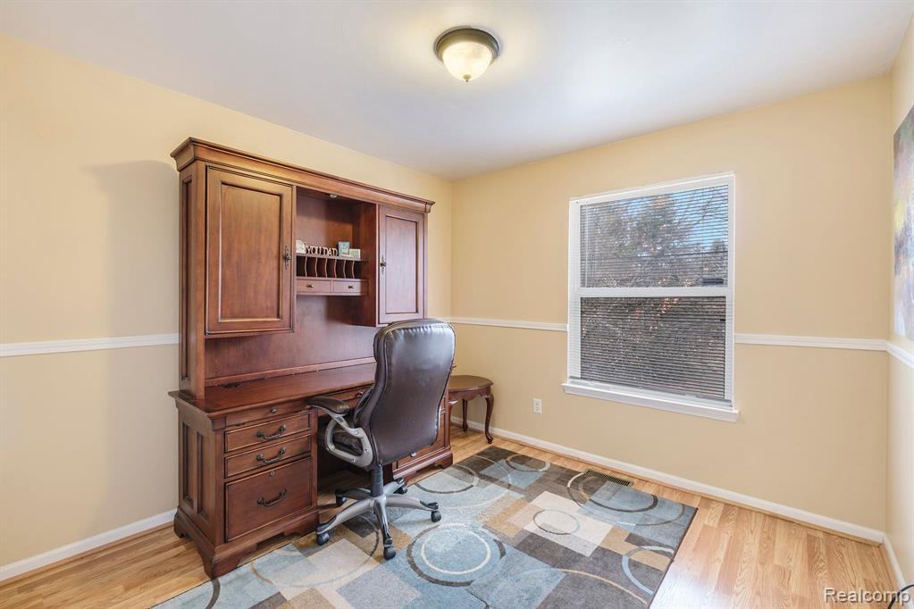 611 HERITAGE Circle, Fenton, MI 48430 — Photo 12