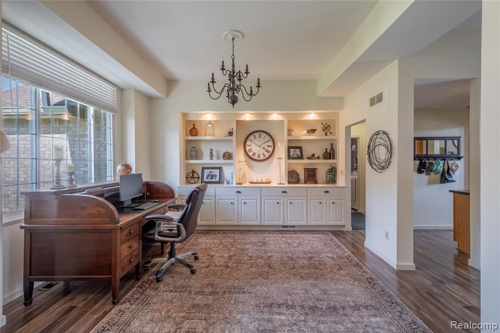 2410 Torrey Grove Court, Fenton, MI 48430 — Photo 8