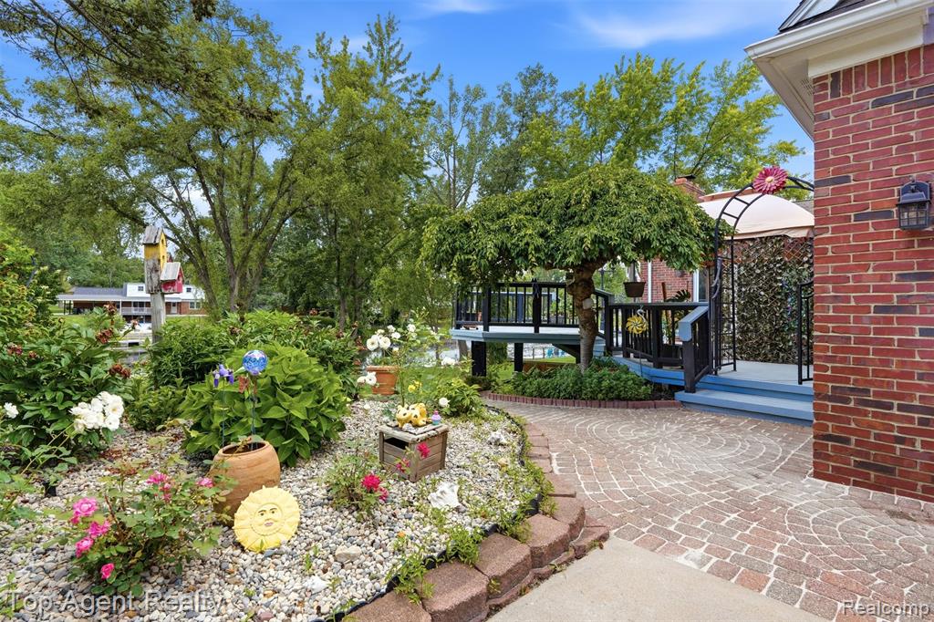 52825 Seven Oaks Drive, Utica, MI 48316 — Photo 39