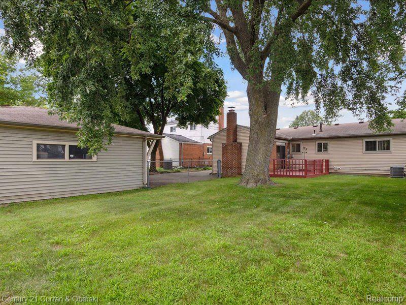 40509 PINETREE Drive, Plymouth, MI 48170 — Photo 15