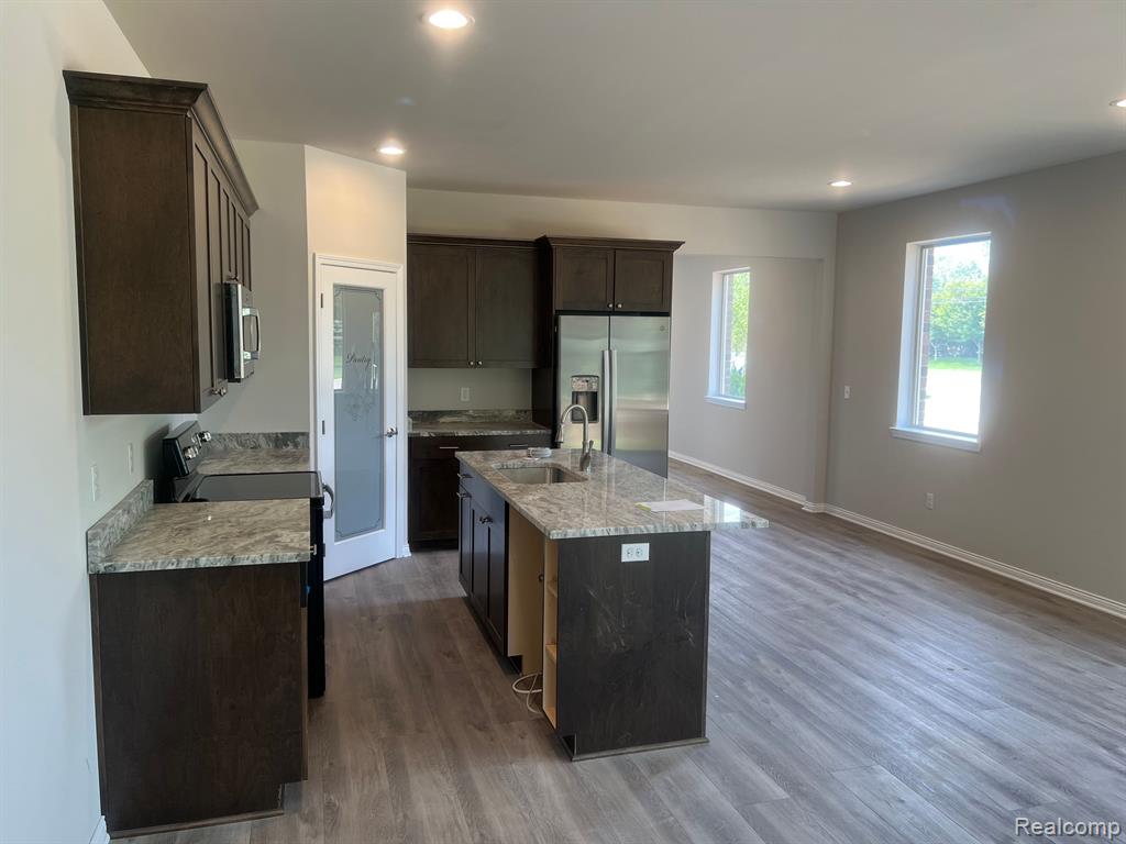 4184 SECLUDED PINES DR, Sterling Heights, MI 48314 — Photo 5