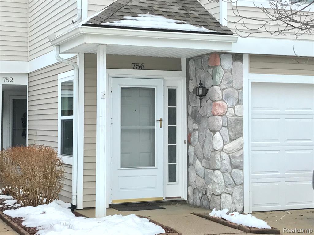 756 FIELDSTONE Circle W, Chelsea, MI 48118 — Photo 2