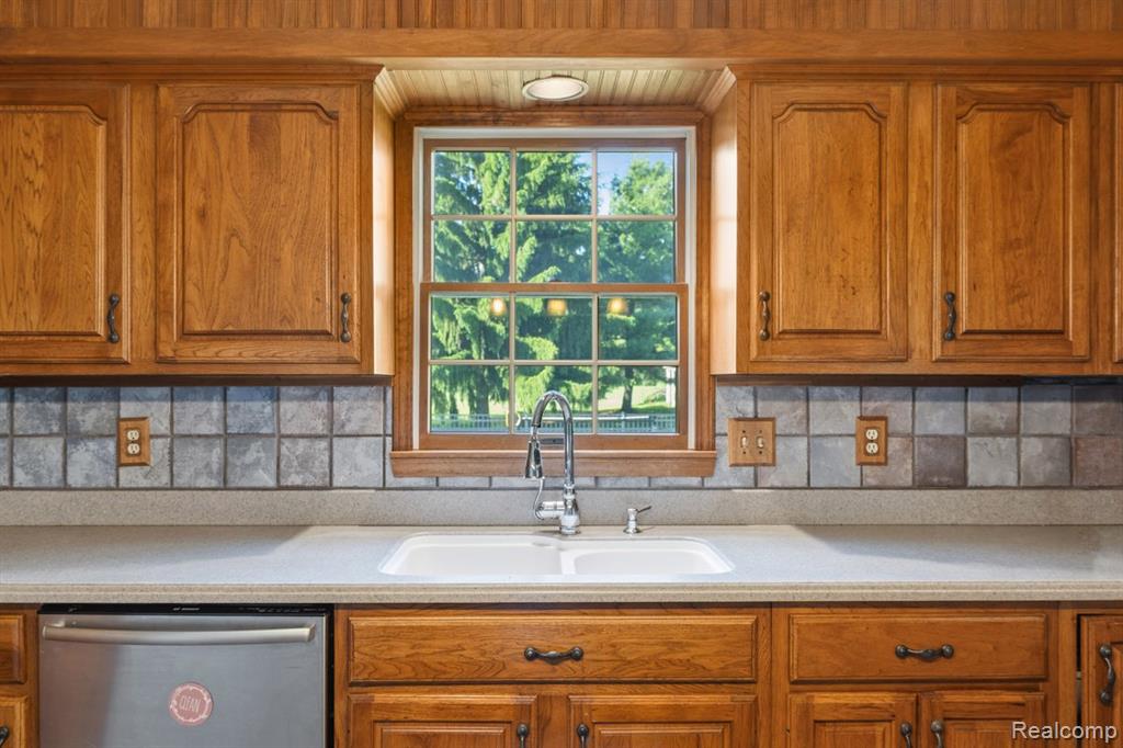 5010 Mallards Landing, Highland, MI — Photo 12