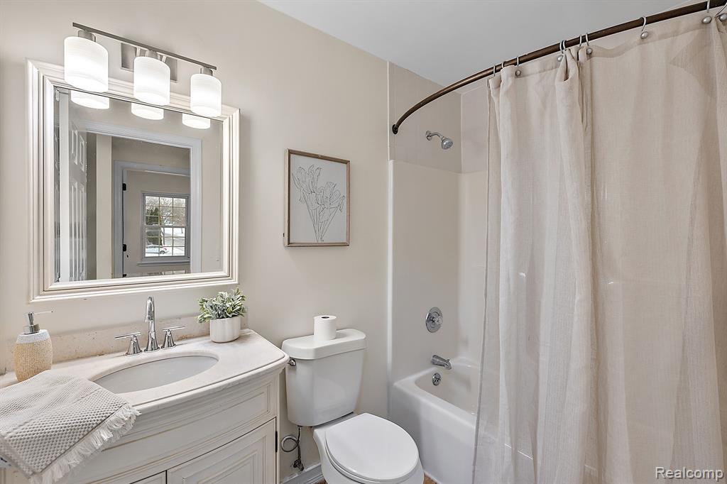 708 Oak View Ln, Milford, MI 48381 — Photo 55