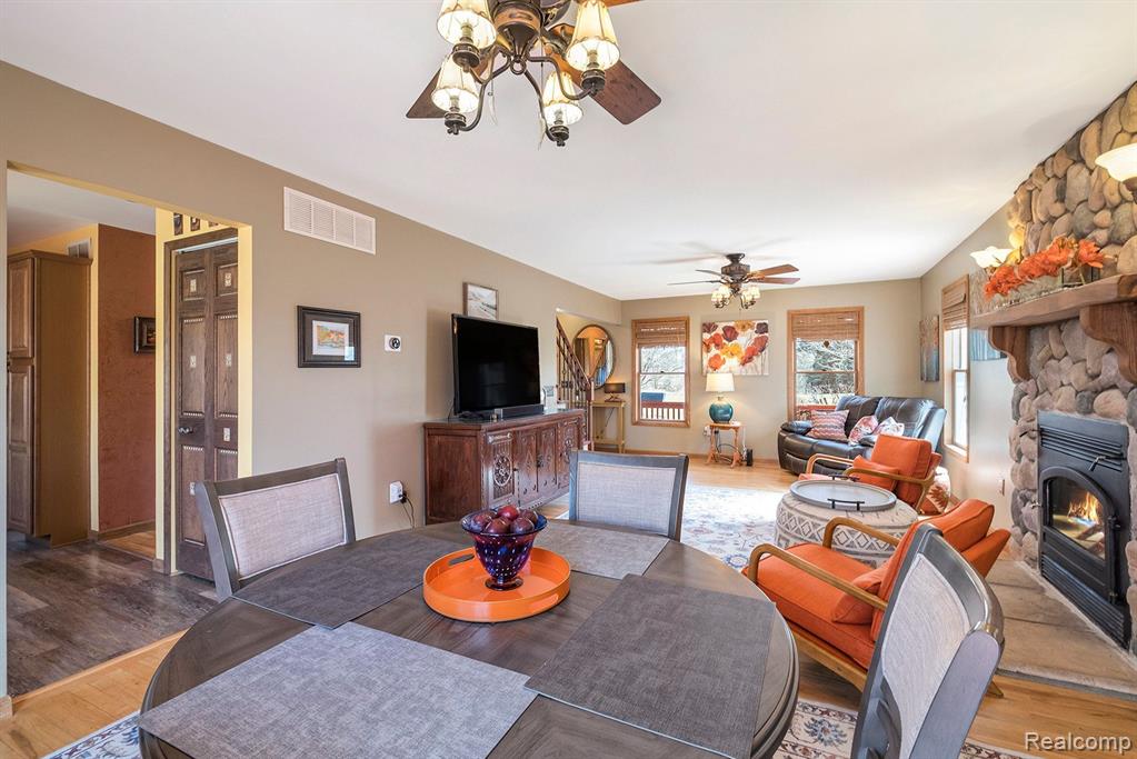 6475 HARTLAND Road, Fenton, MI 48430 — Photo 8