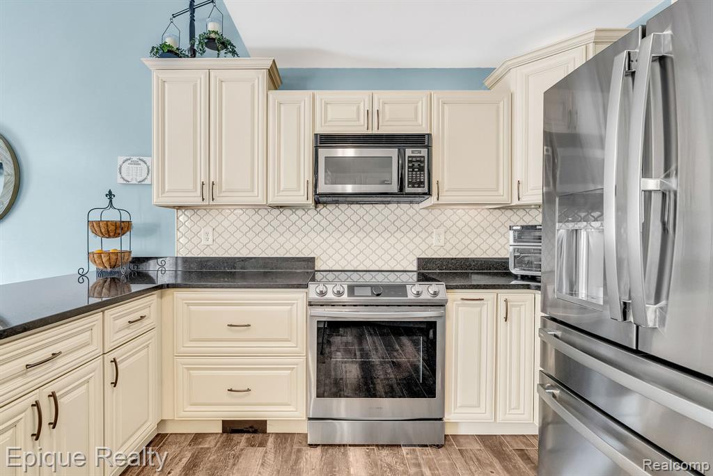 8459 Cranbrook Drive, Grand Blanc, MI 48439 — Photo 19