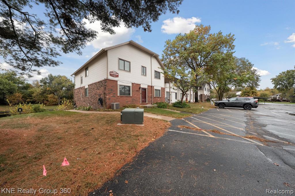 7220 Bluewater Drive, 134, Clarkston, MI 48348 — Photo 2