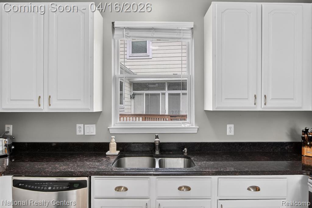 43181 Emerson Way, Novi, MI 48377 — Photo 21