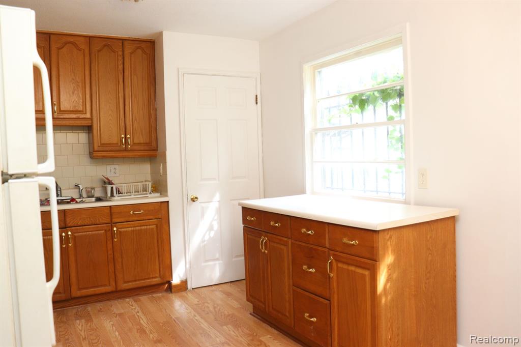 937 BARNEY Avenue, Flint, MI 48503 — Photo 5