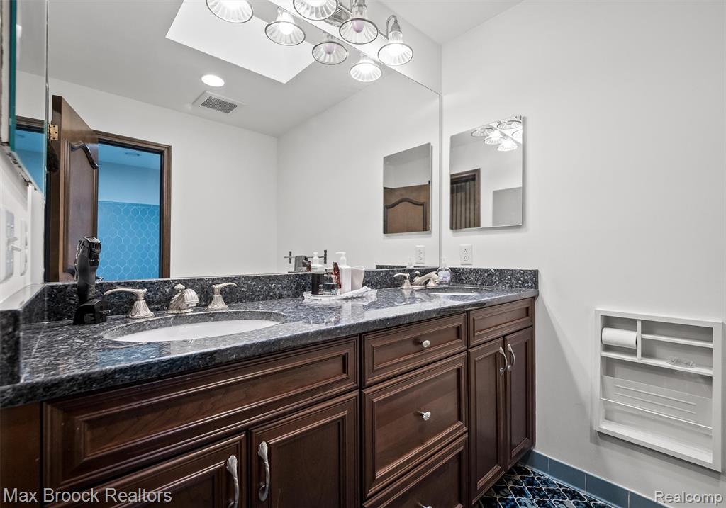 1418 Sodon Lake Drive, Bloomfield Hills, MI 48302 — Photo 19