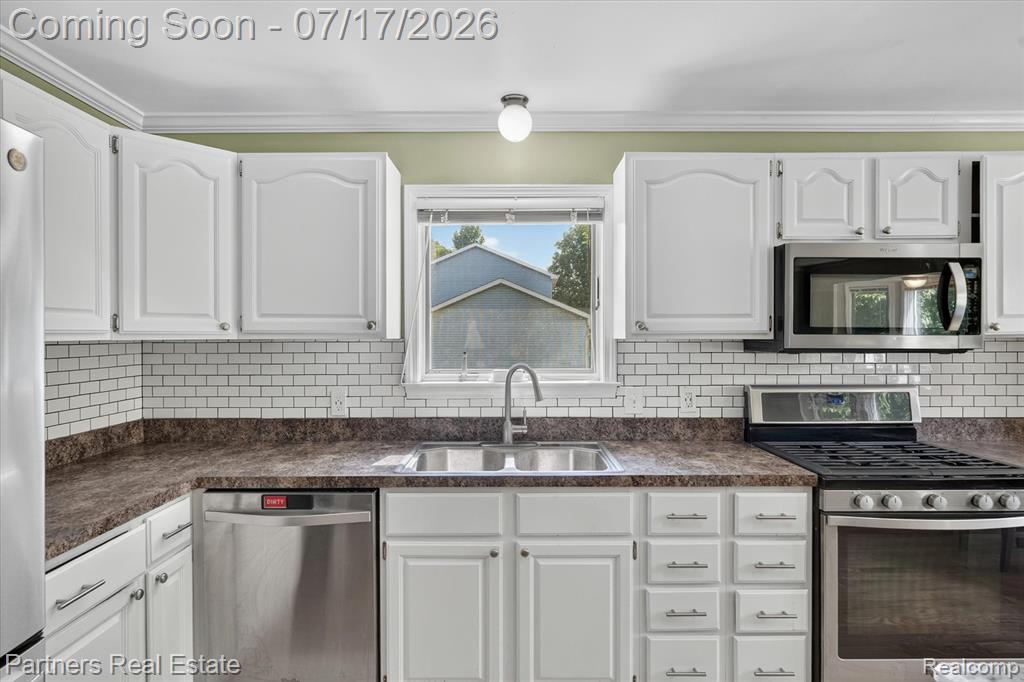 9145 Apple Orchard Drive, Fenton, MI 48430 — Photo 20