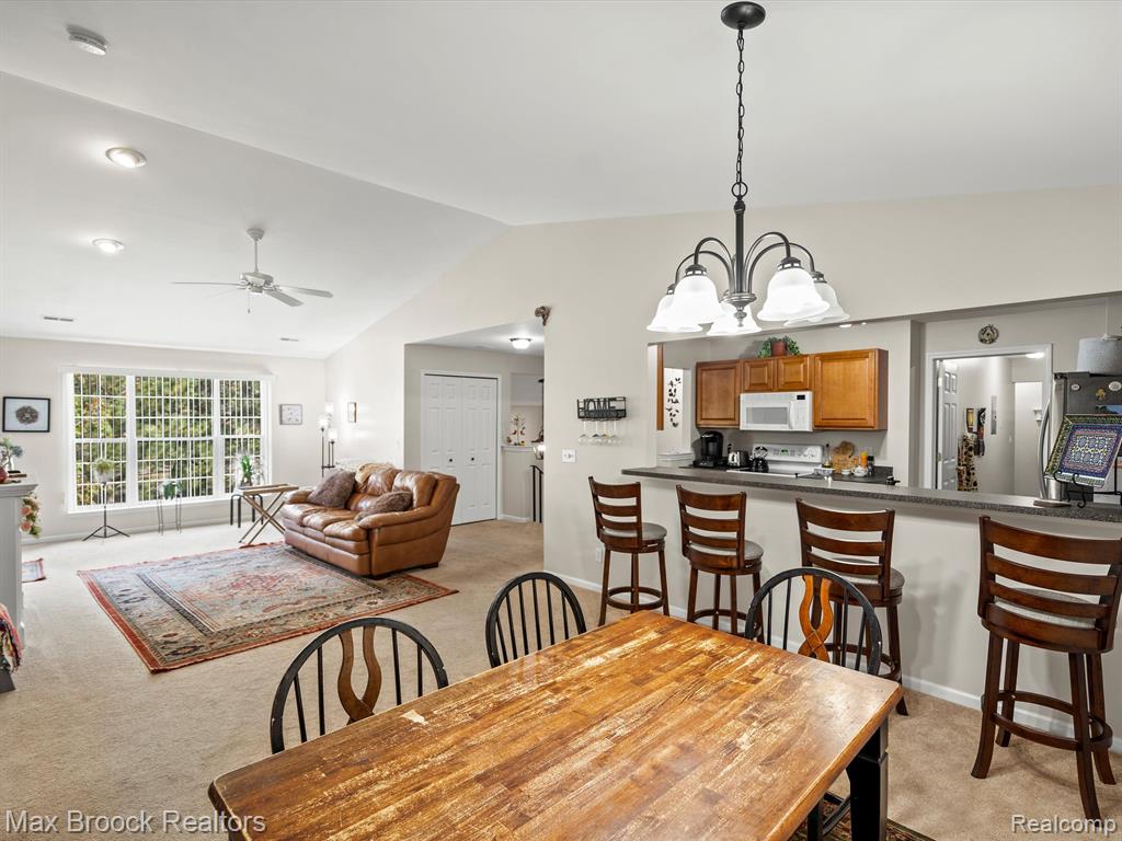 1844 FLAGSTONE Circle, Rochester, MI 48307 — Photo 11