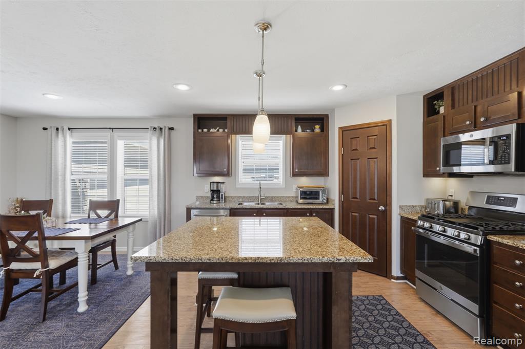 11112 Hickory Tree Court, South Lyon, MI 48178 — Photo 10
