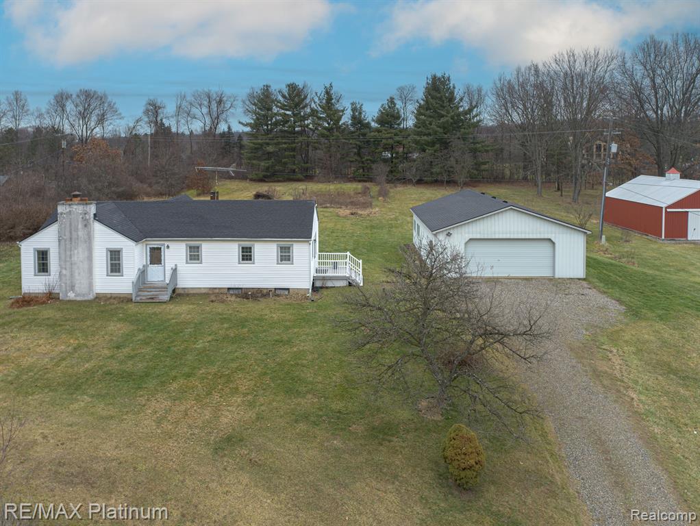 850 W MAPLE Road, Milford, MI 48381 — Photo 2