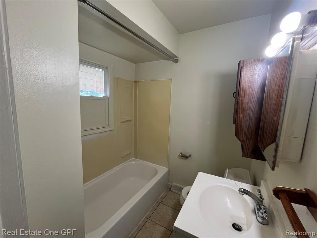 7020 STUDEBAKER Avenue, Warren, MI 48091 — Photo 9