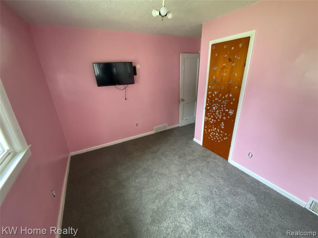 9636 Centralia, Redford, MI 48239 — Photo 13