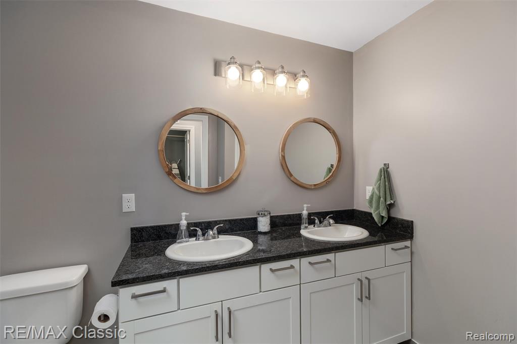 801 Kestrel Court, South Lyon, MI 48178 — Photo 32