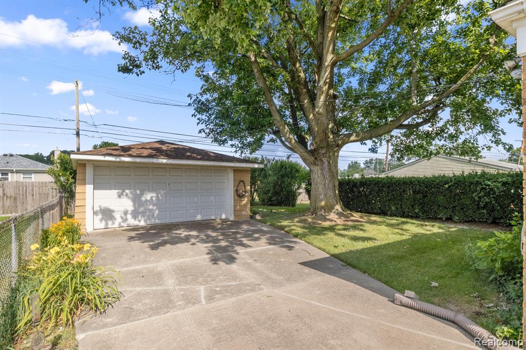 8708 HURON Street, Taylor, MI 48180 — Photo 31