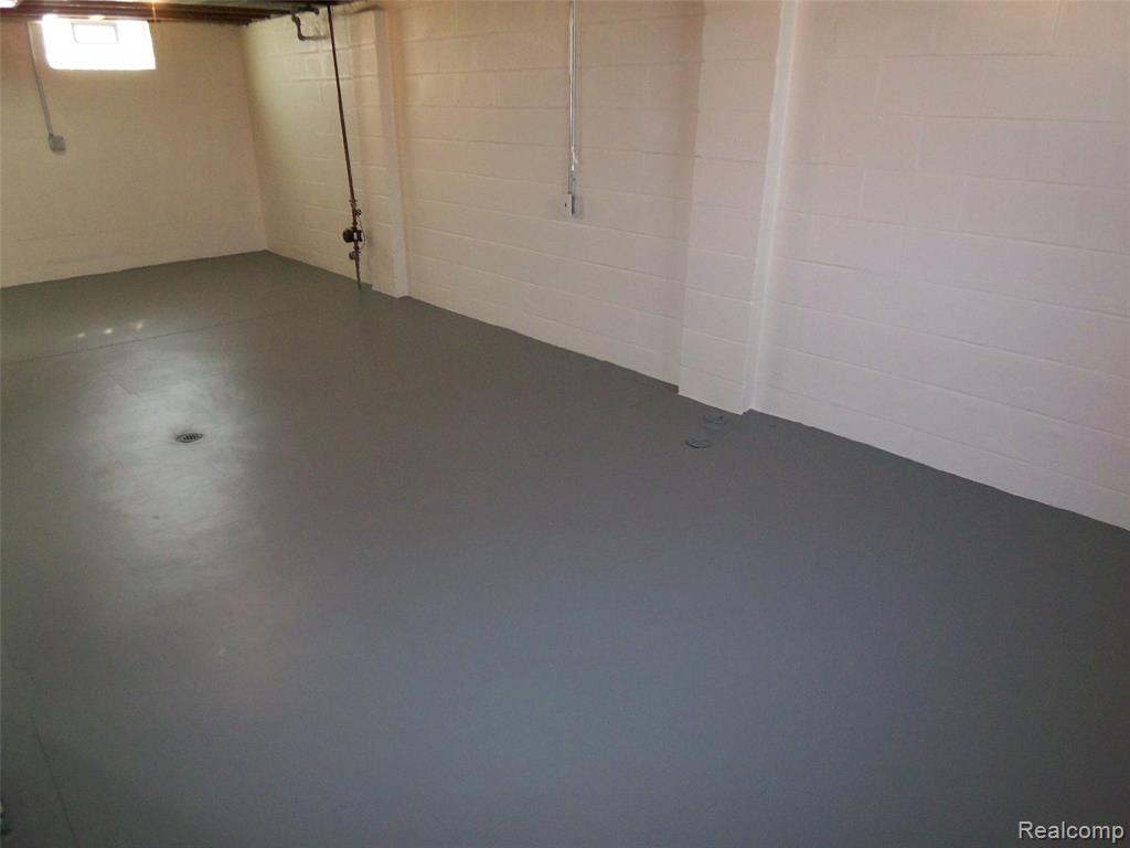 8269 Sterling, Center Line, MI 48015 — Photo 34