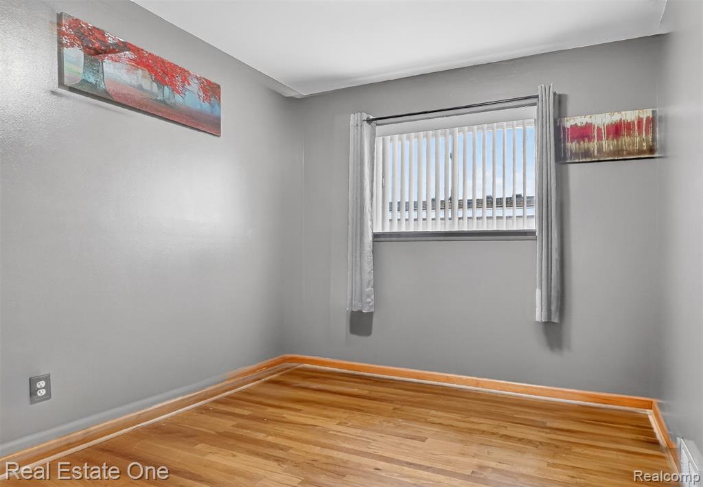 8232 Hillcrest Boulevard, Westland, MI — Photo 13