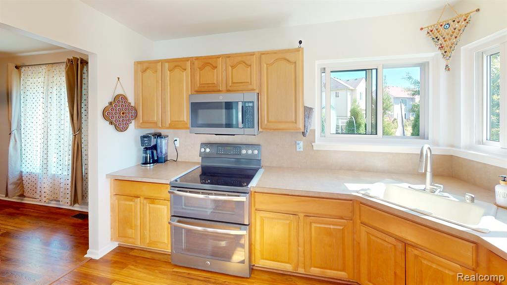 7724 PIONEER Drive, Ypsilanti, MI 48197 — Photo 10