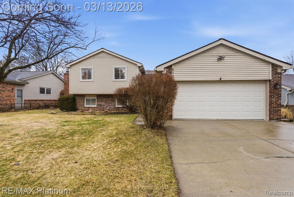 834 Abbey Lane, Milford, MI 48381 — front exterior