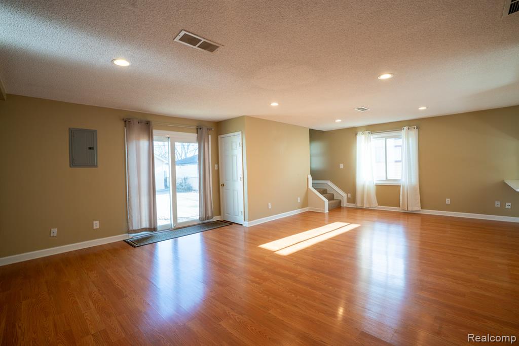 4205 Harding Street, Dearborn Heights, MI 48125 — Photo 17