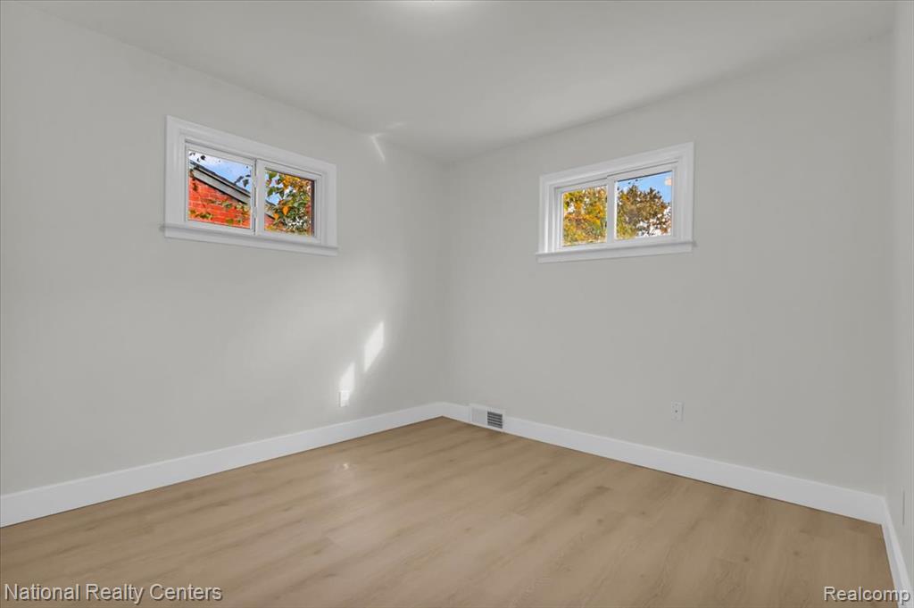 9020 Leverne, Redford, MI 48239 — Photo 18