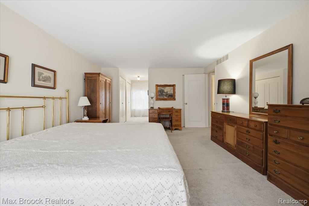 5956 Pinecroft Drive, West Bloomfield, MI — Photo 26