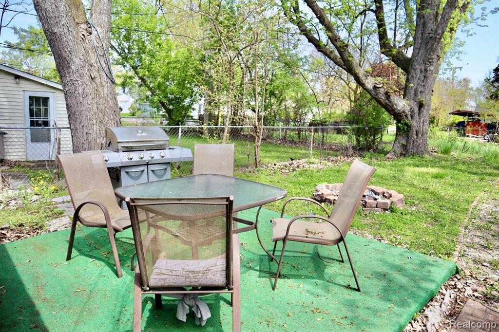 1833 CASS LAKE Road, Keego Harbor, MI 48320 — Photo 18