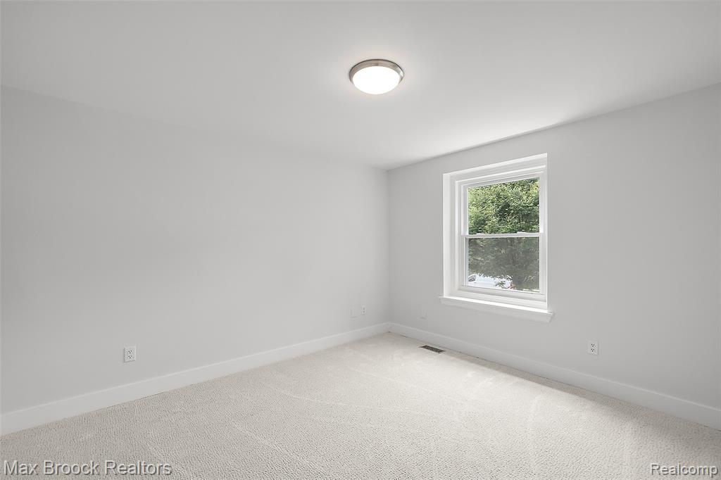 5362 Hertford Drive, Troy, MI 48085 — Photo 31