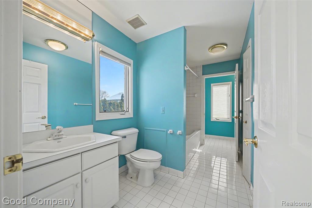 41714 Dukesbury Court, Novi, MI — Photo 25