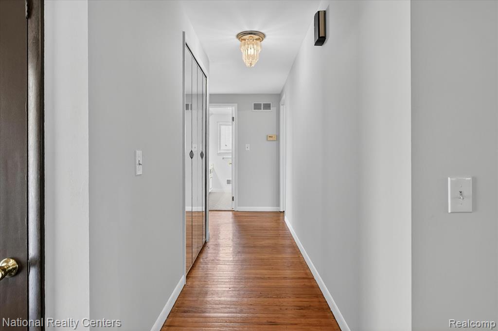 21730 Riverview Drive, Beverly Hills, MI 48025 — Photo 8