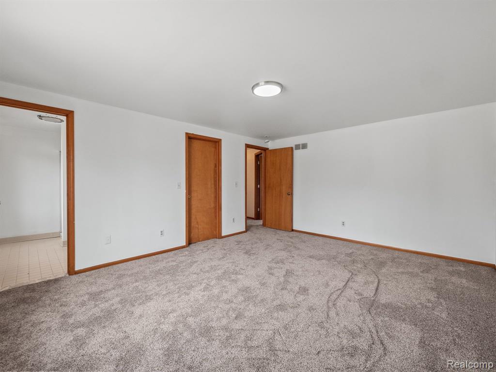 5079 W POND Circle, West Bloomfield, MI 48323 — Photo 26