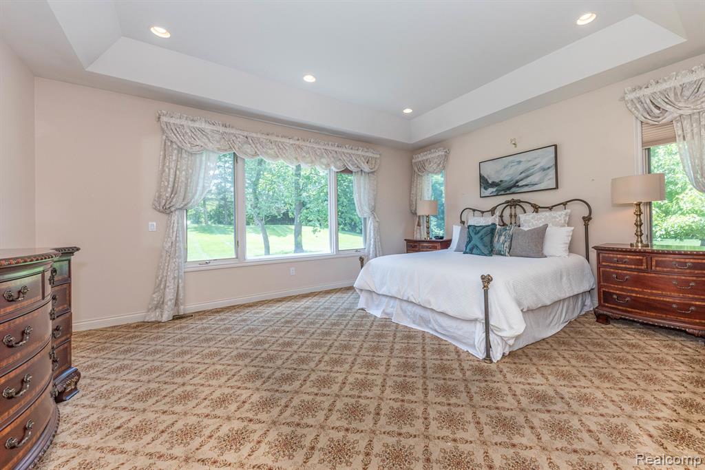5003 HICKORY POINTE Drive, Orchard Lake Village, MI 48323 — Photo 37