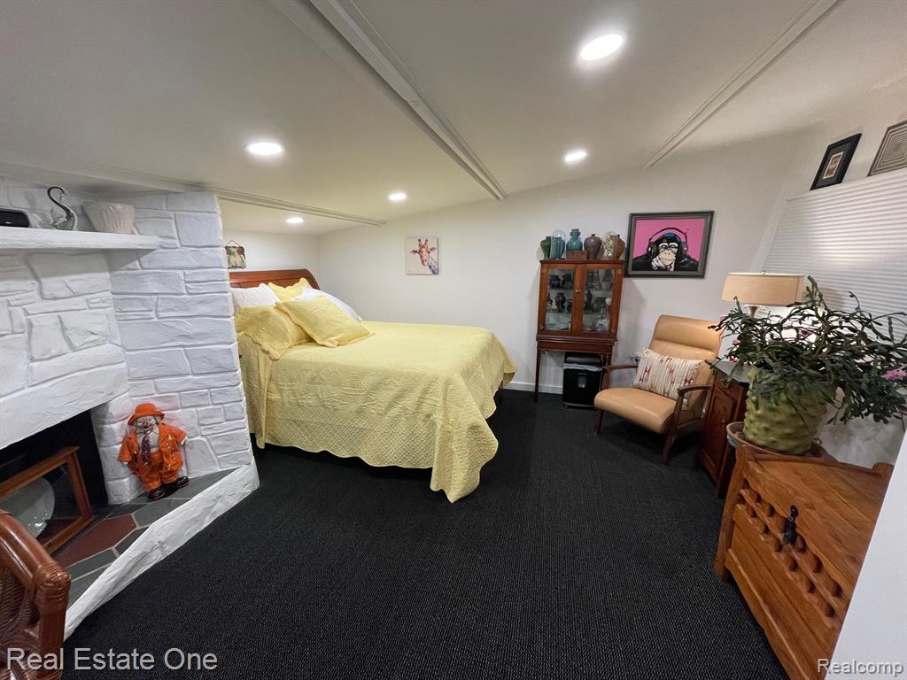3202 Pridham Street, Keego Harbor, MI 48320 — Photo 11