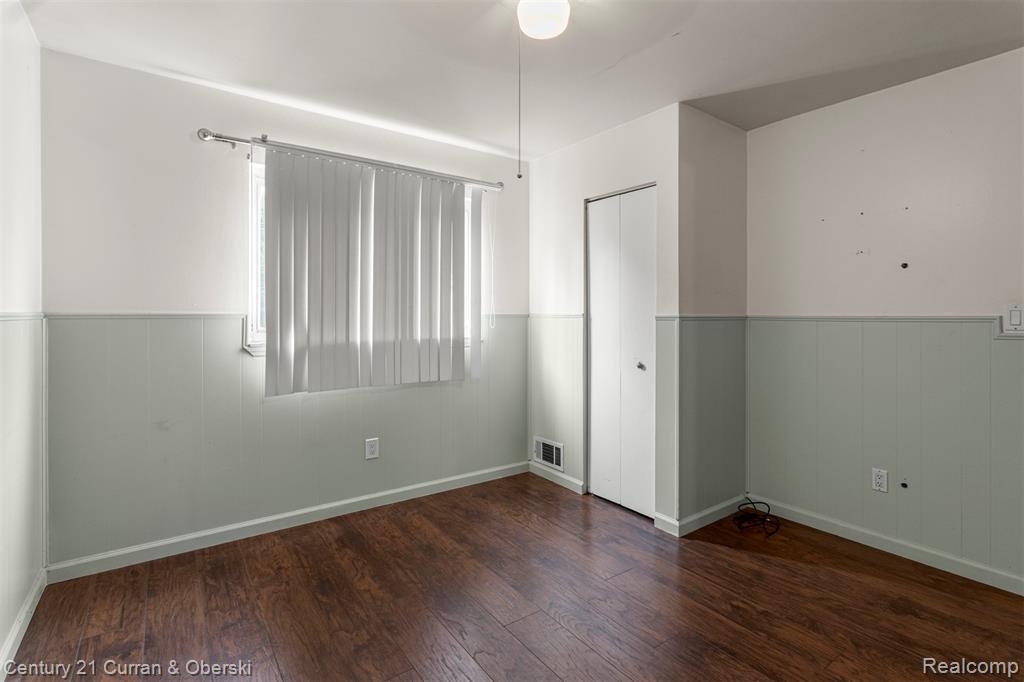 4924 HAZEL Street, Dearborn Heights, MI 48125 — Photo 17