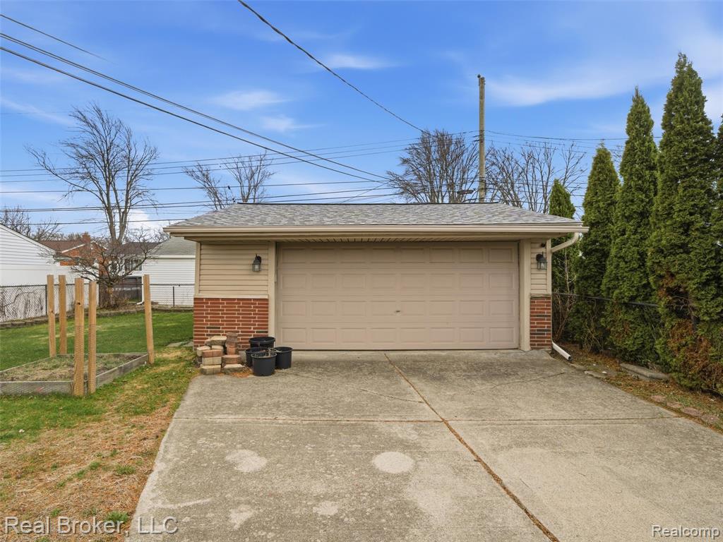 1584 Beaupre Avenue, Madison Heights, MI 48071 — Photo 23