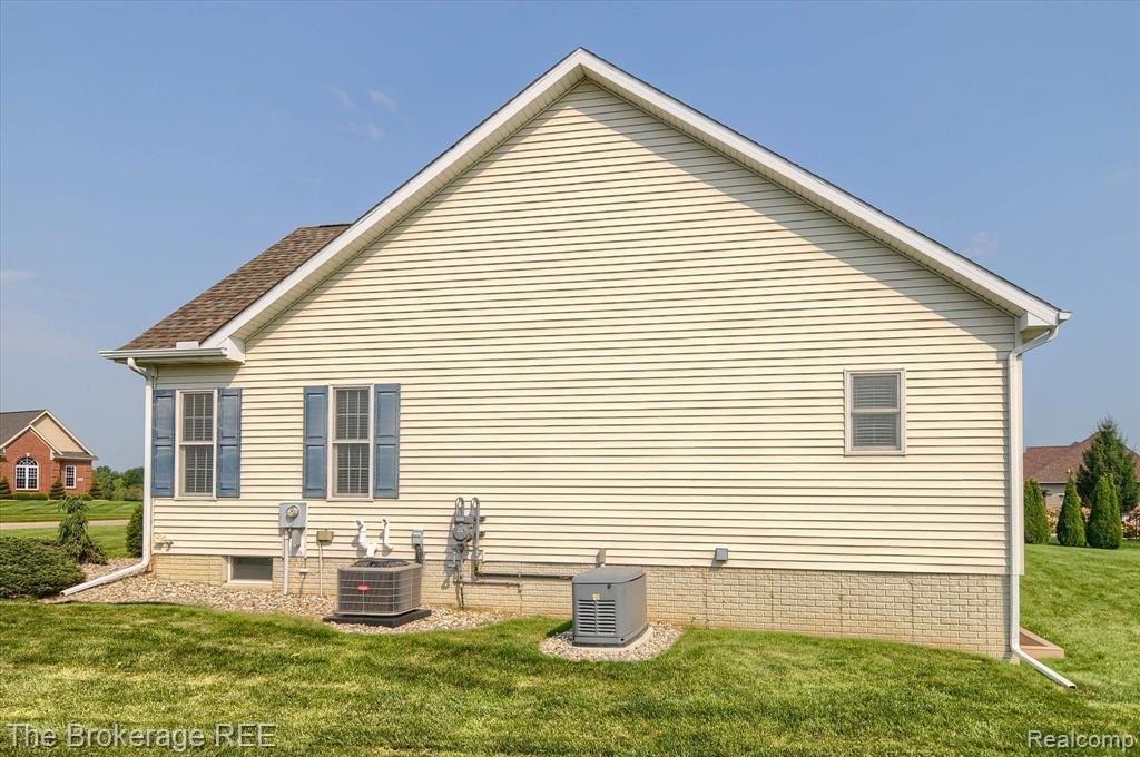 8441 MAPLEVIEW Drive, Davison, MI 48423 — Photo 4